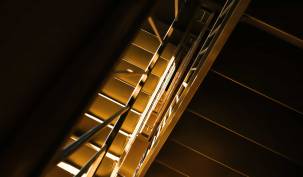 Moquette d'escalier pour hôtel, pourquoi la choisir ?